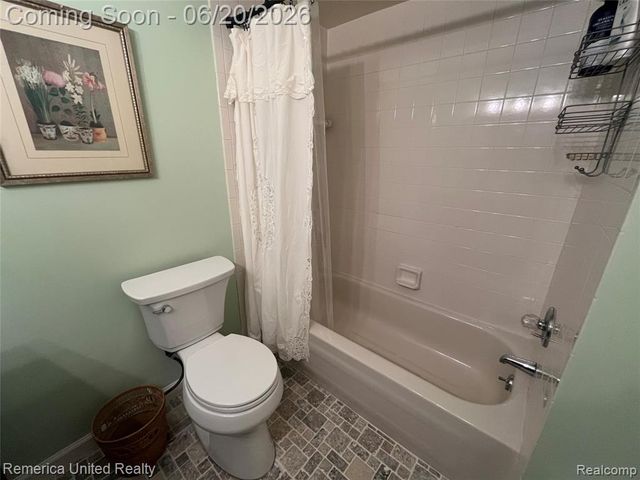 2223 Strader Drive, West Bloomfield, MI 48324