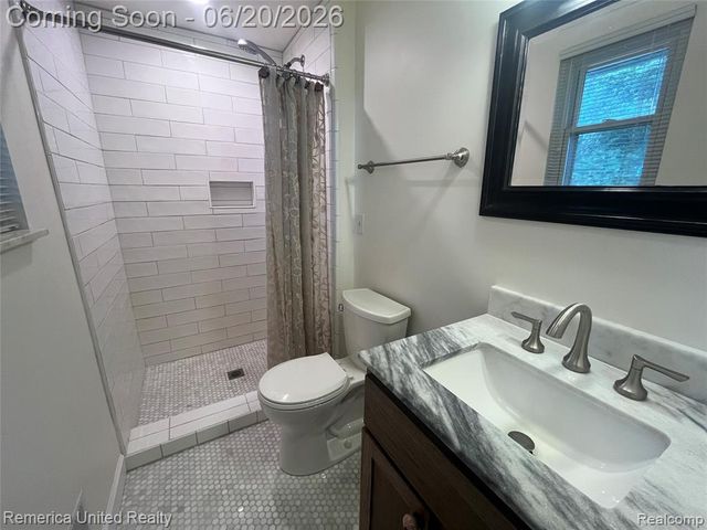 2223 Strader Drive, West Bloomfield, MI 48324