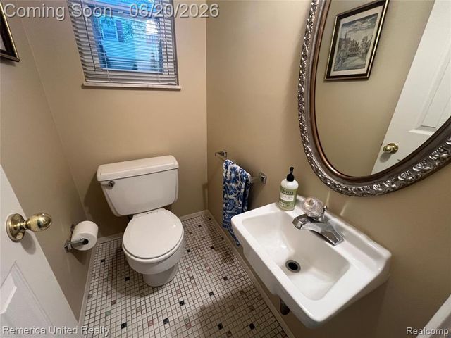 2223 Strader Drive, West Bloomfield, MI 48324