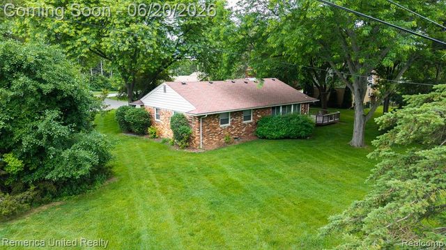 2223 Strader Drive, West Bloomfield, MI 48324