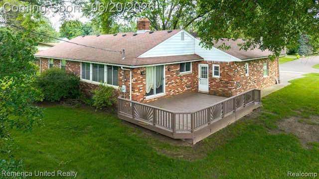 2223 Strader Drive, West Bloomfield, MI 48324