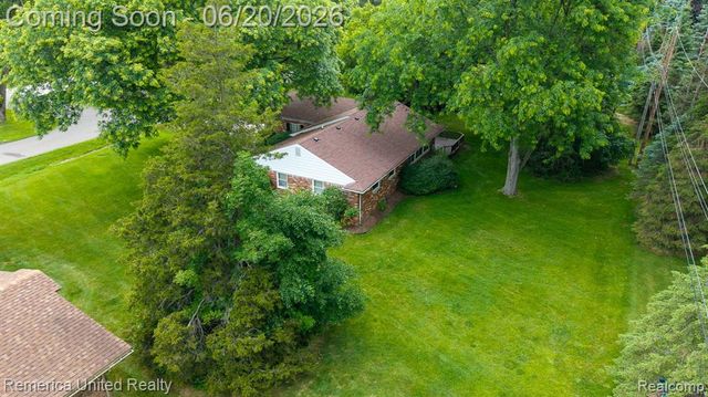 2223 Strader Drive, West Bloomfield, MI 48324