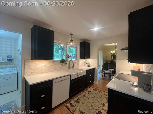 2223 Strader Drive, West Bloomfield, MI 48324