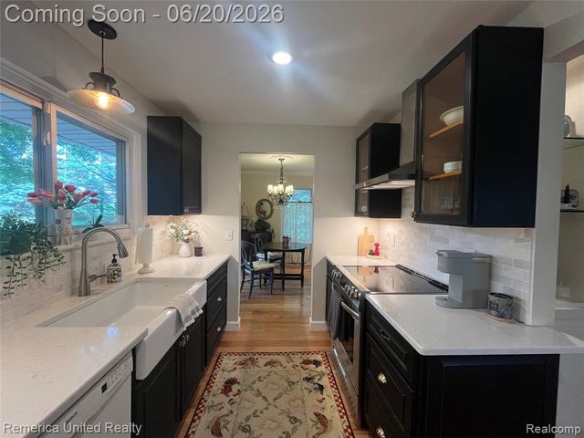 2223 Strader Drive, West Bloomfield, MI 48324