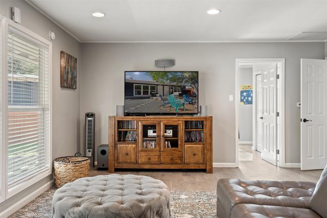 35 Presidio RD, Wimberley, TX 78676