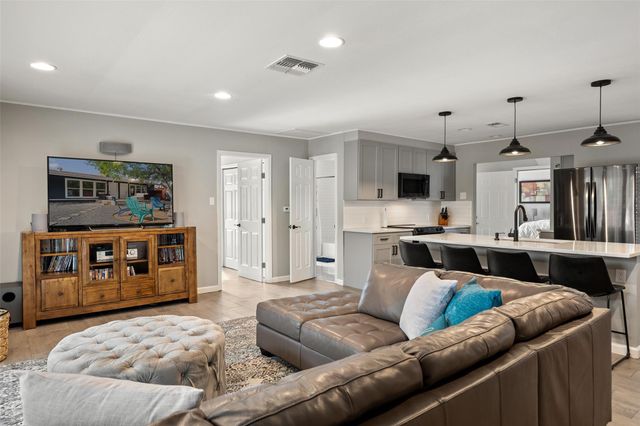 35 Presidio RD, Wimberley, TX 78676