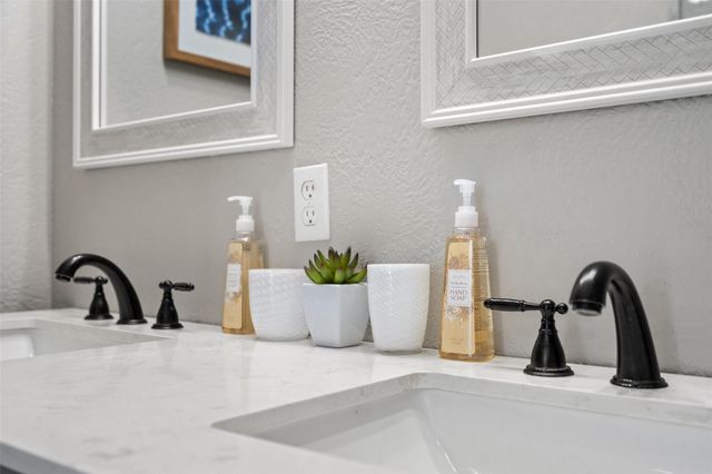 35 Presidio RD, Wimberley, TX 78676