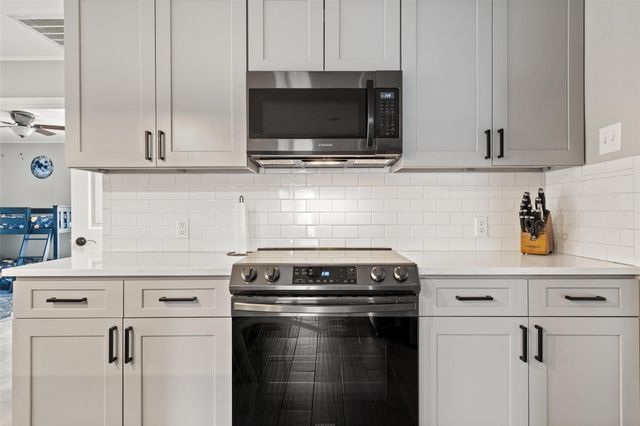 35 Presidio RD, Wimberley, TX 78676