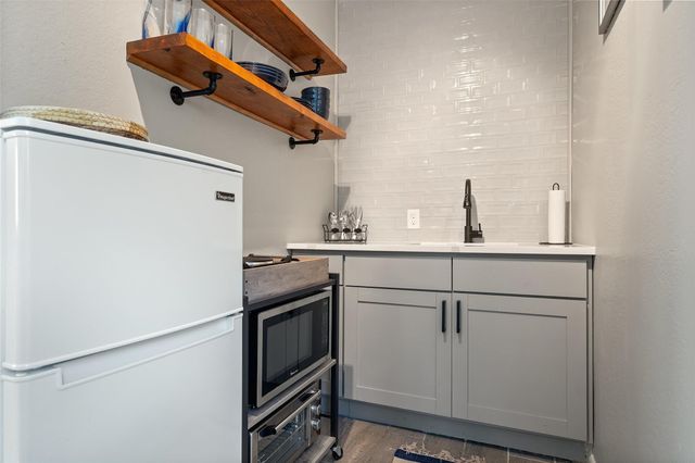 35 Presidio RD, Wimberley, TX 78676