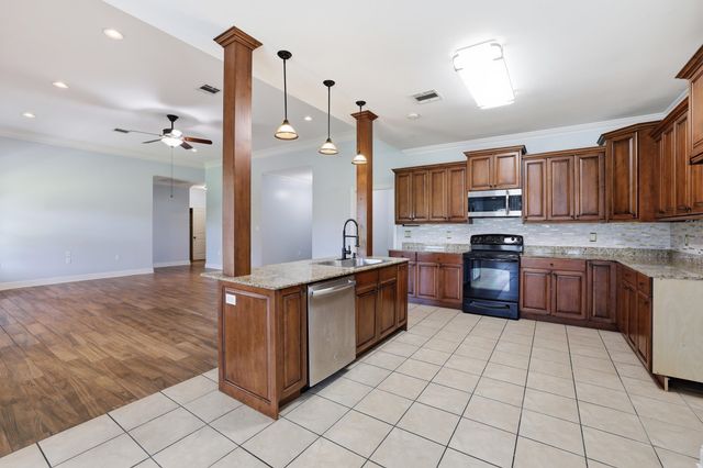 504 Sugar Plum Street, Houma, LA 70364