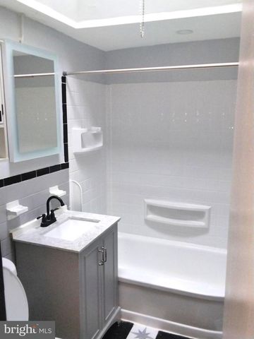 6667 CHURCH LN, Upper Darby, PA 19082