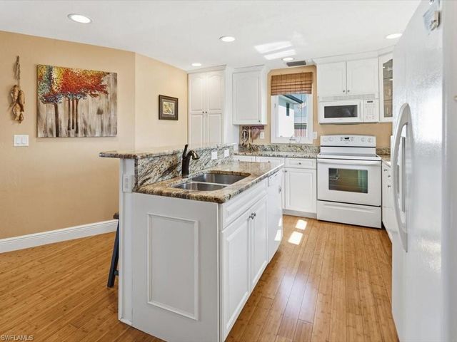 230 Harbor PL N, Goodland, FL 34140