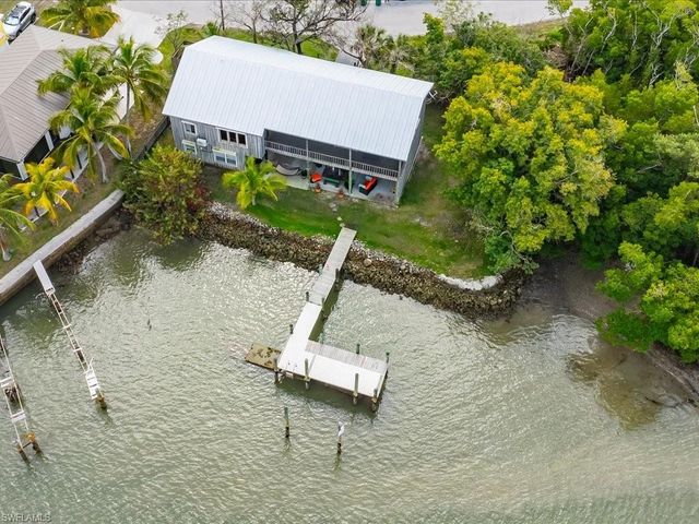 230 Harbor PL N, Goodland, FL 34140