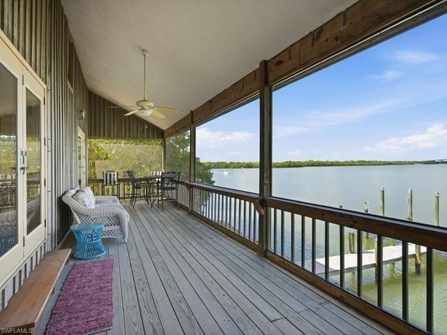 230 Harbor PL N, Goodland, FL 34140