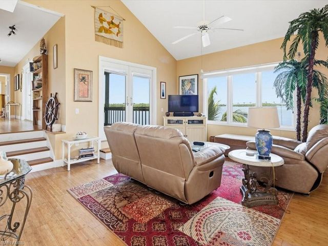 230 Harbor PL N, Goodland, FL 34140