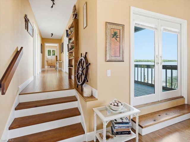 230 Harbor PL N, Goodland, FL 34140