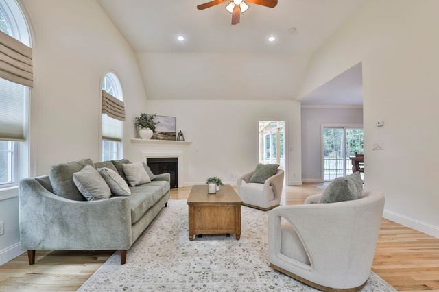 3 Wadsworth Drive, Brookline, NH 03033