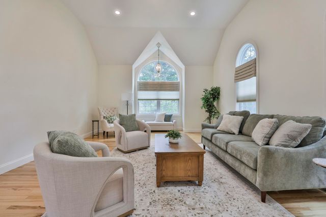 3 Wadsworth Drive, Brookline, NH 03033