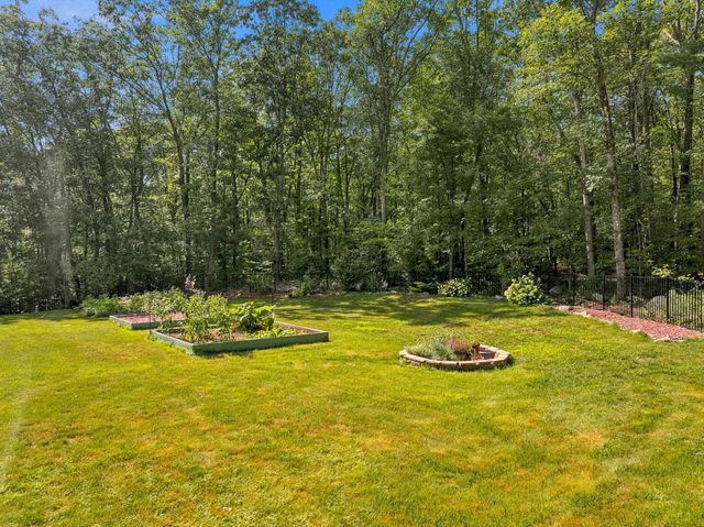 3 Wadsworth Drive, Brookline, NH 03033