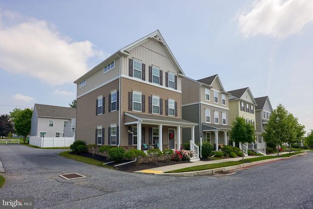 2201 HAMPSHIRE AVE, Lancaster, PA 17601