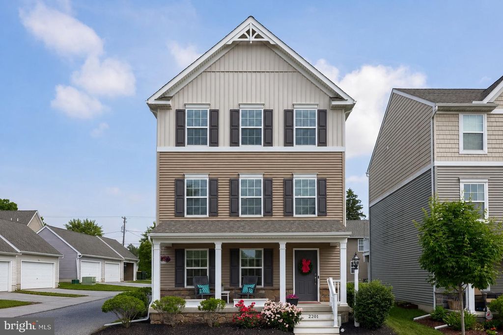 2201 HAMPSHIRE AVE, Lancaster, PA 17601