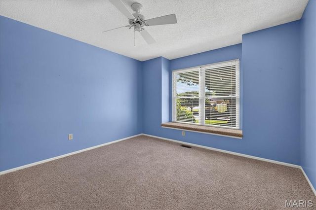 22 Burlington Court, St Charles, MO 63304