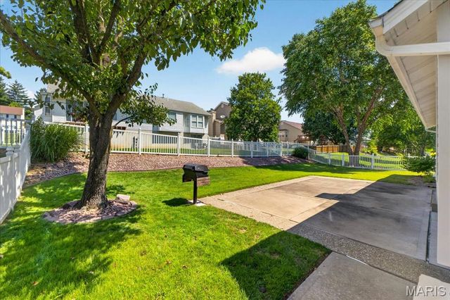 22 Burlington Court, St Charles, MO 63304