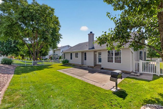 22 Burlington Court, St Charles, MO 63304