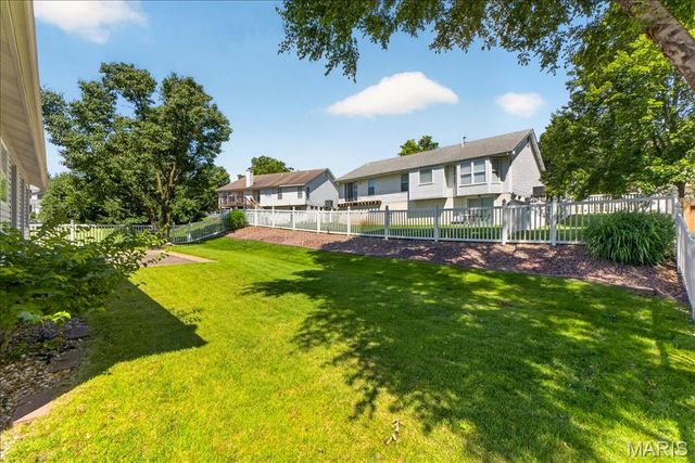 22 Burlington Court, St Charles, MO 63304