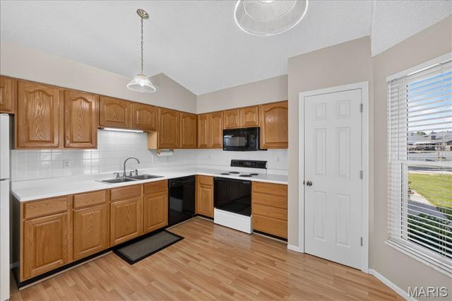 22 Burlington Court, St Charles, MO 63304