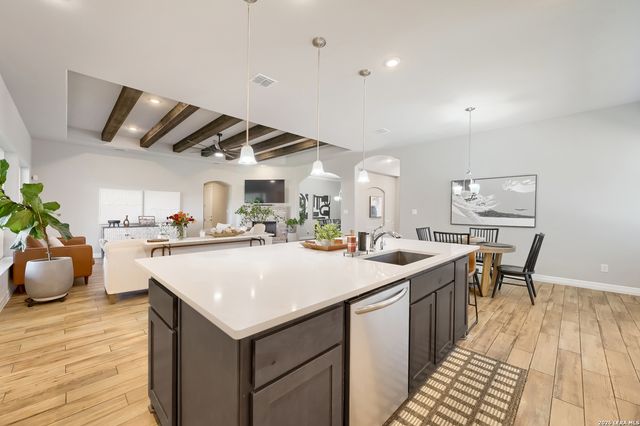 208 ENGLEWOOD LN, Castroville, TX 78009