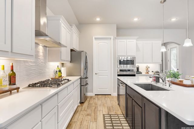 208 ENGLEWOOD LN, Castroville, TX 78009