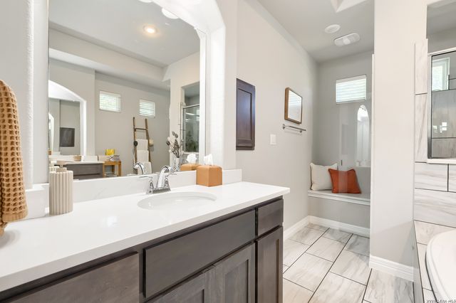 208 ENGLEWOOD LN, Castroville, TX 78009