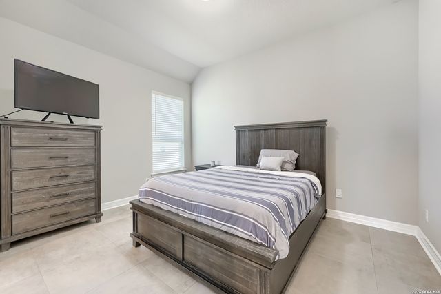 208 ENGLEWOOD LN, Castroville, TX 78009