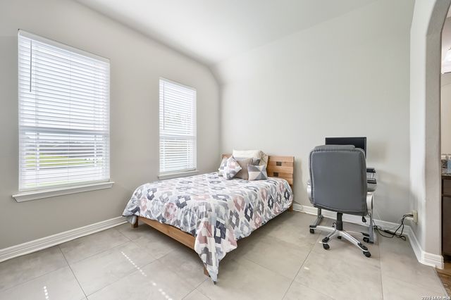 208 ENGLEWOOD LN, Castroville, TX 78009