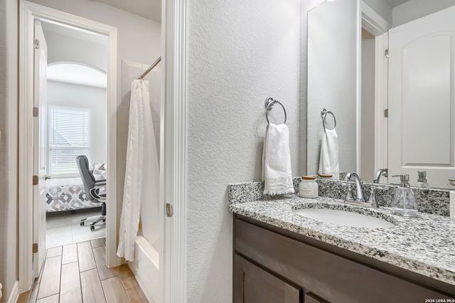 208 ENGLEWOOD LN, Castroville, TX 78009