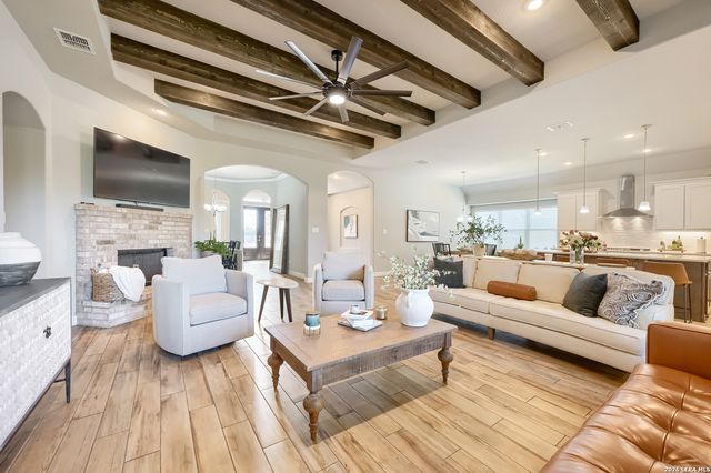 208 ENGLEWOOD LN, Castroville, TX 78009