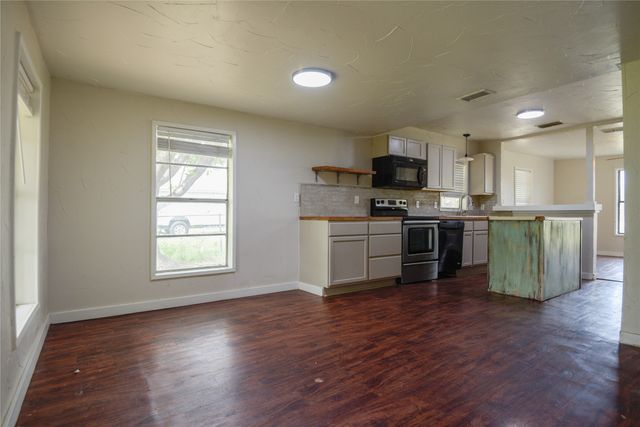1002 Dodge Street, Stephenville, TX 76401