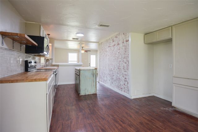 1002 Dodge Street, Stephenville, TX 76401