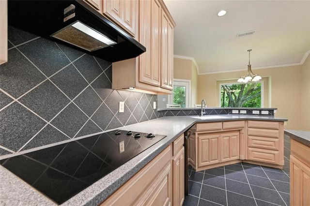 8974 Ranch Bluff Court, Benbrook, TX 76126