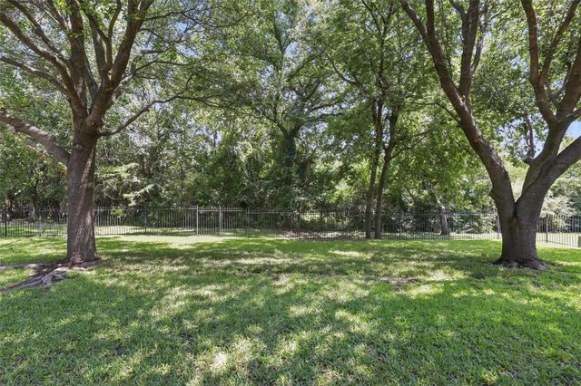 8974 Ranch Bluff Court, Benbrook, TX 76126