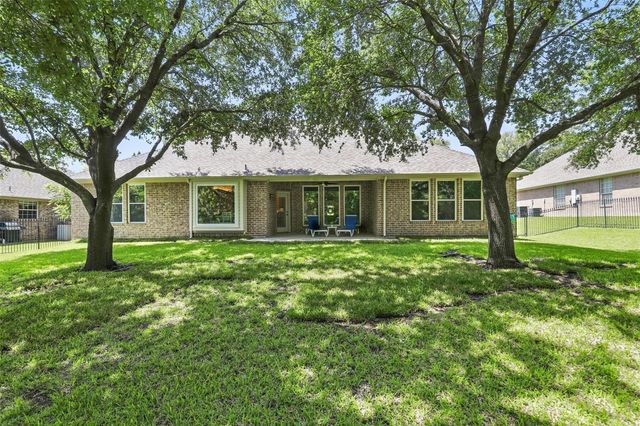 8974 Ranch Bluff Court, Benbrook, TX 76126