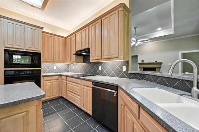 8974 Ranch Bluff Court, Benbrook, TX 76126