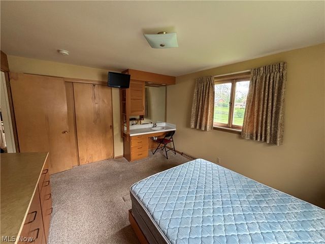 2552 Applegrove Street NW, North Canton, OH 44720