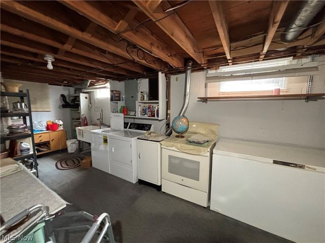 2552 Applegrove Street NW, North Canton, OH 44720