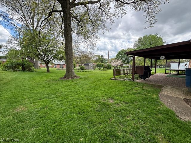 2552 Applegrove Street NW, North Canton, OH 44720