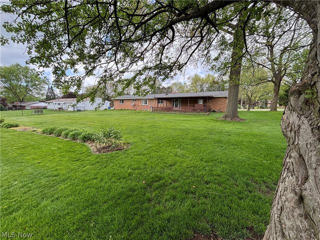 2552 Applegrove Street NW, North Canton, OH 44720