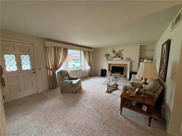 2552 Applegrove Street NW, North Canton, OH 44720