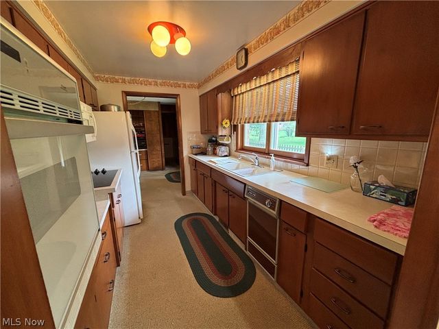 2552 Applegrove Street NW, North Canton, OH 44720