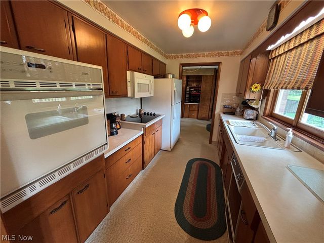 2552 Applegrove Street NW, North Canton, OH 44720